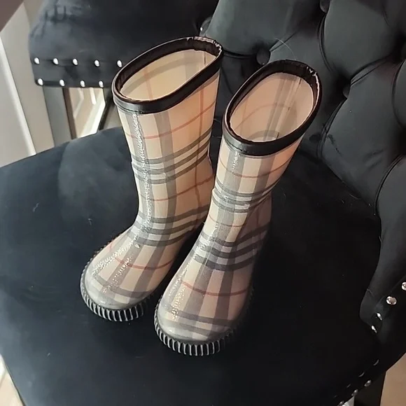 Burberry boots for raining boots for toddler girls 10 USA size